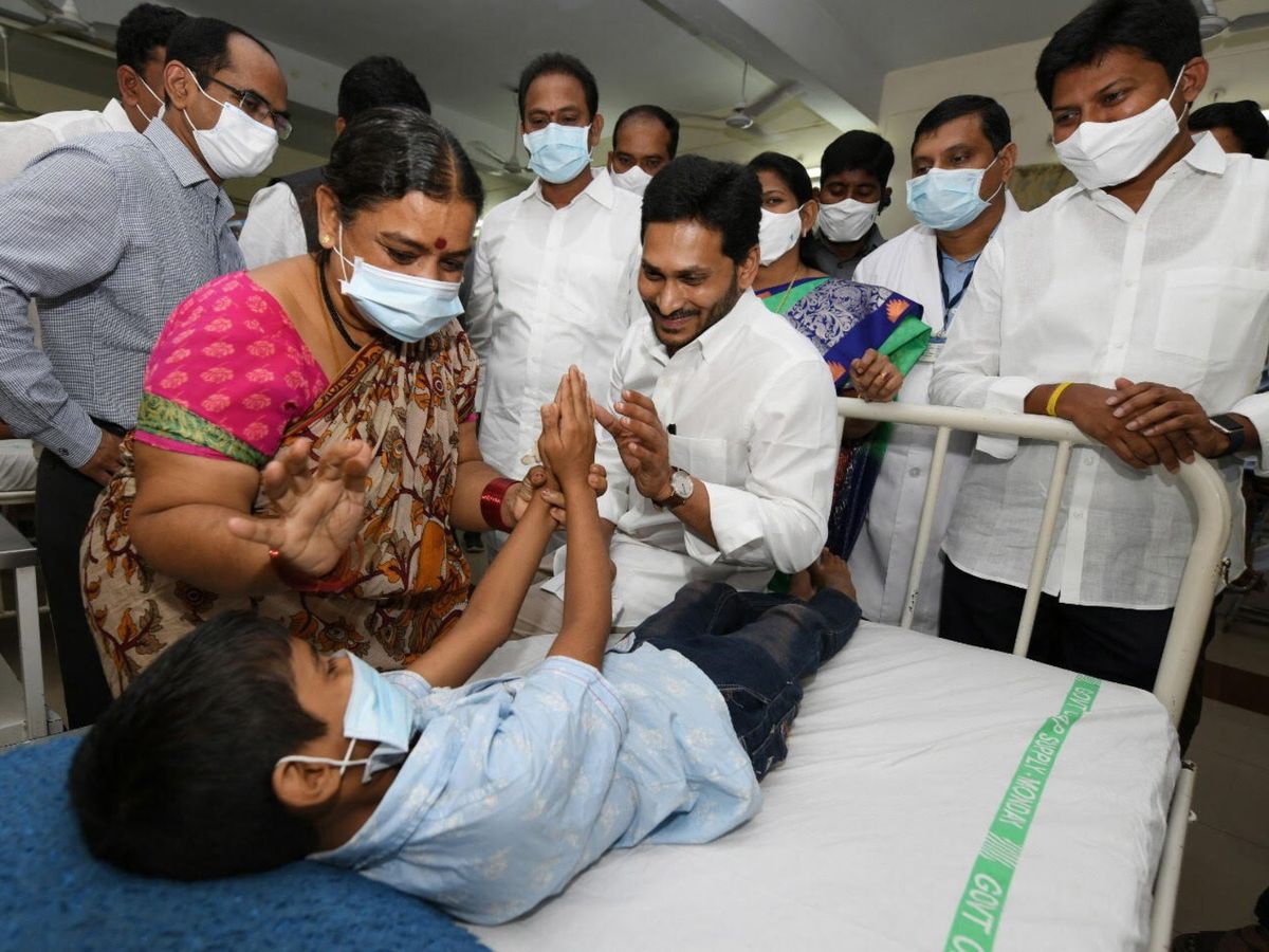 Foto: Uno de los hospitalizados en Andhra Pradesh. (EFE) 