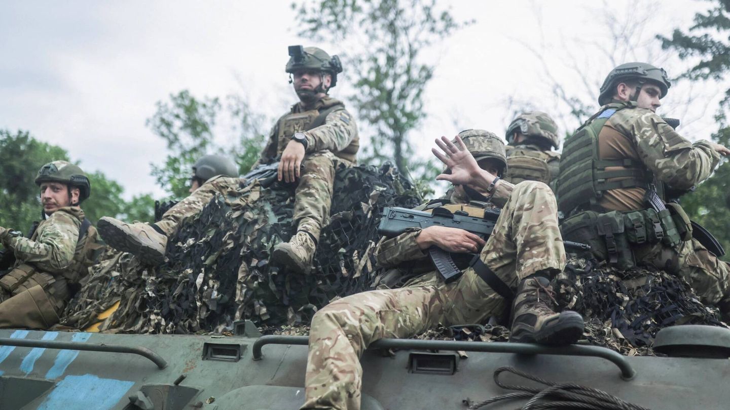 Soldados ucranianos en las inmediaciones de Bakhmut. (Reuters)