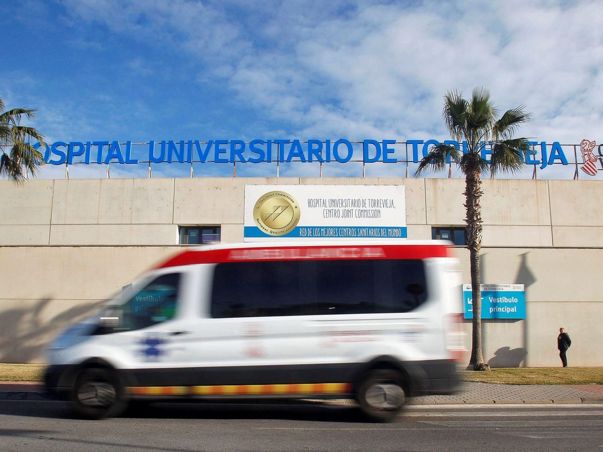 Foto: Vista del Hospital de Torrevieja. (EFE)