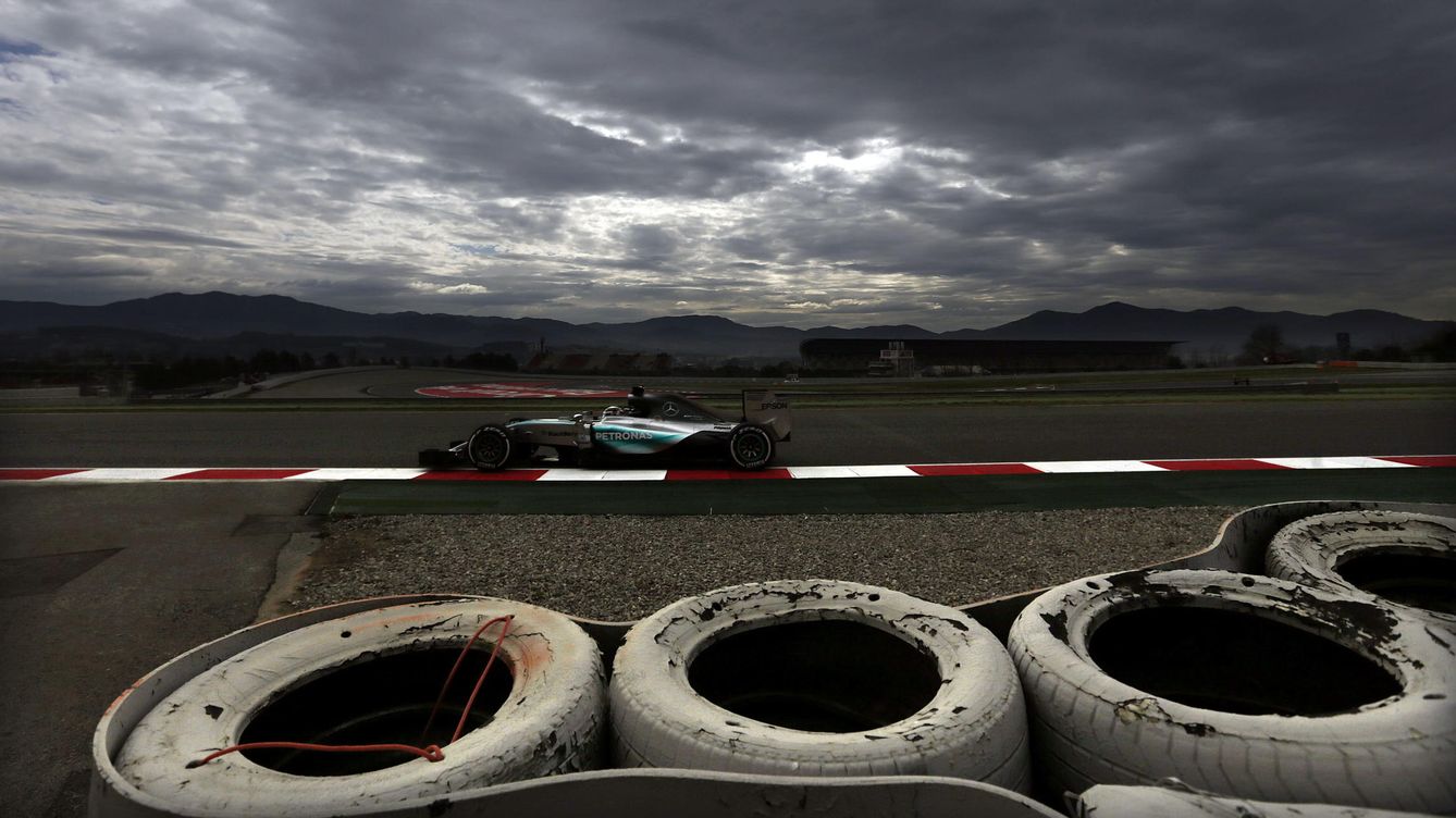 Foto: Lewis Hamilton, rodando en la tercera sesión de entrenamientos de Montmeló.