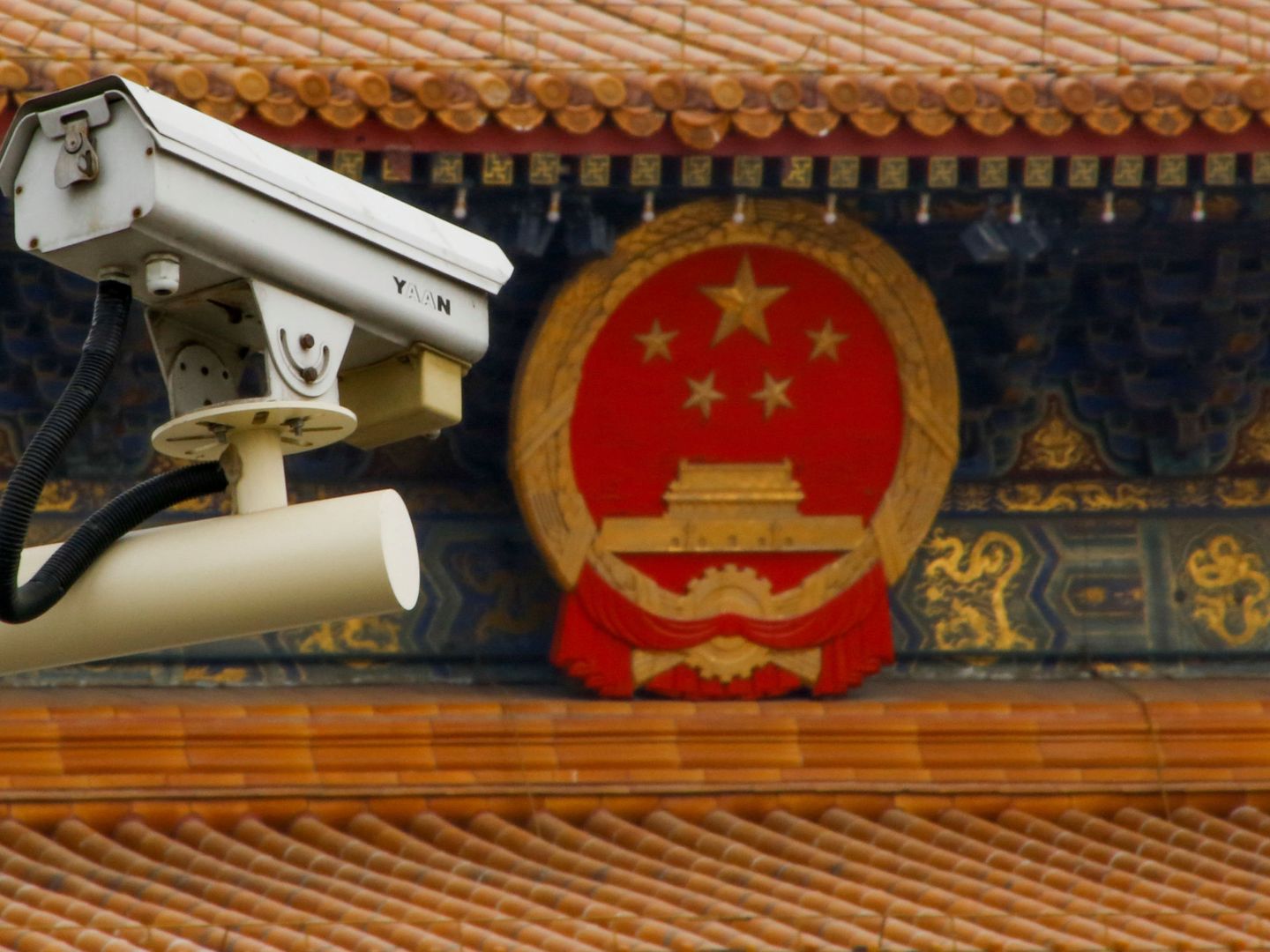 Una cámara de vigilancia en la plaza Tiananmen de Pekín, en marzo de 2018. (Reuters)