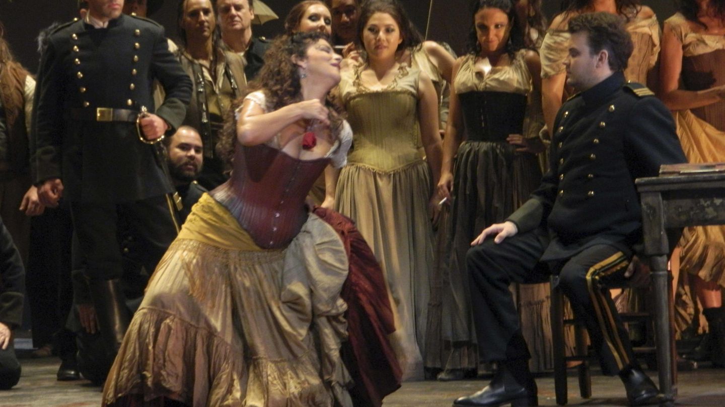 La mezzosoprano grancanaria Nancy Fabiola Herrera en una representación de 'Carmen' de Bizet en Sidney. (EFE)