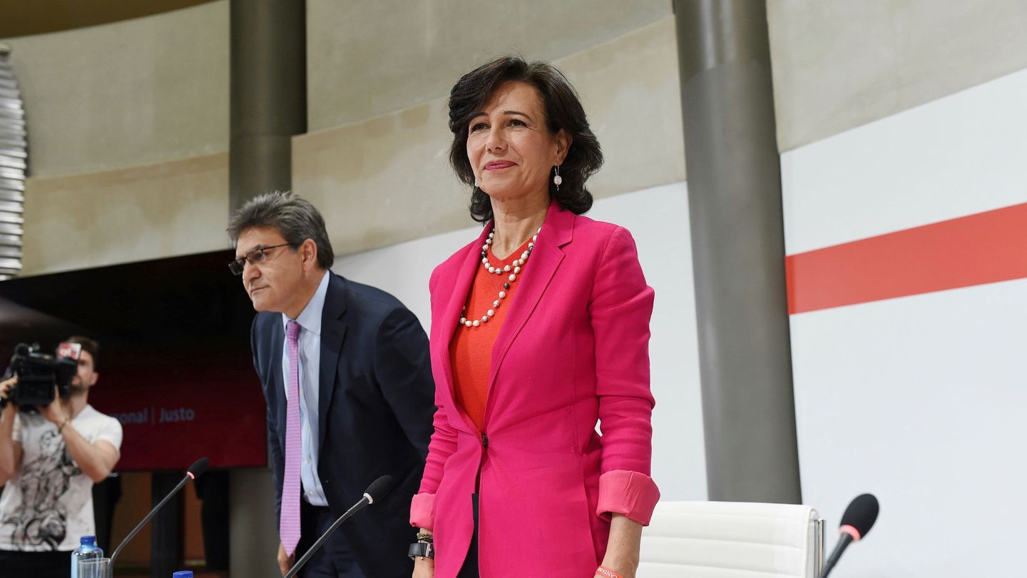 La presidenta del Santander, Ana Botín, en la presentación de la compra del Popular. (EFE)
