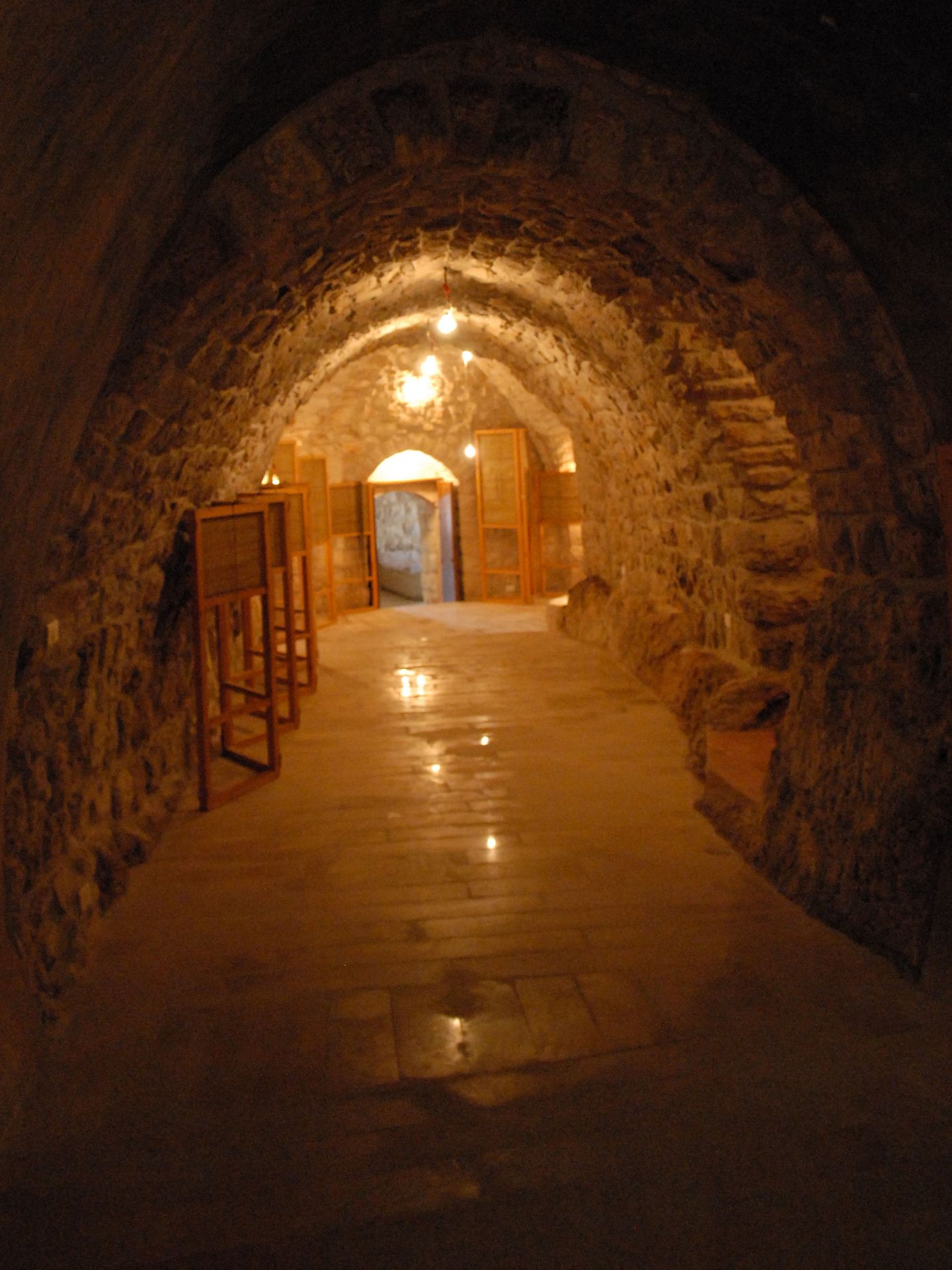 Restos subterráneos de una antigua sinagoga en Amchit (Foto: Bassam Lahoud)