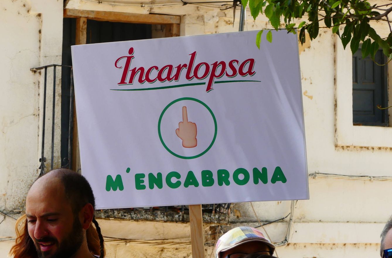 Pancarta en una manifestación contra las macro granjas. (Pueblos Vivos)