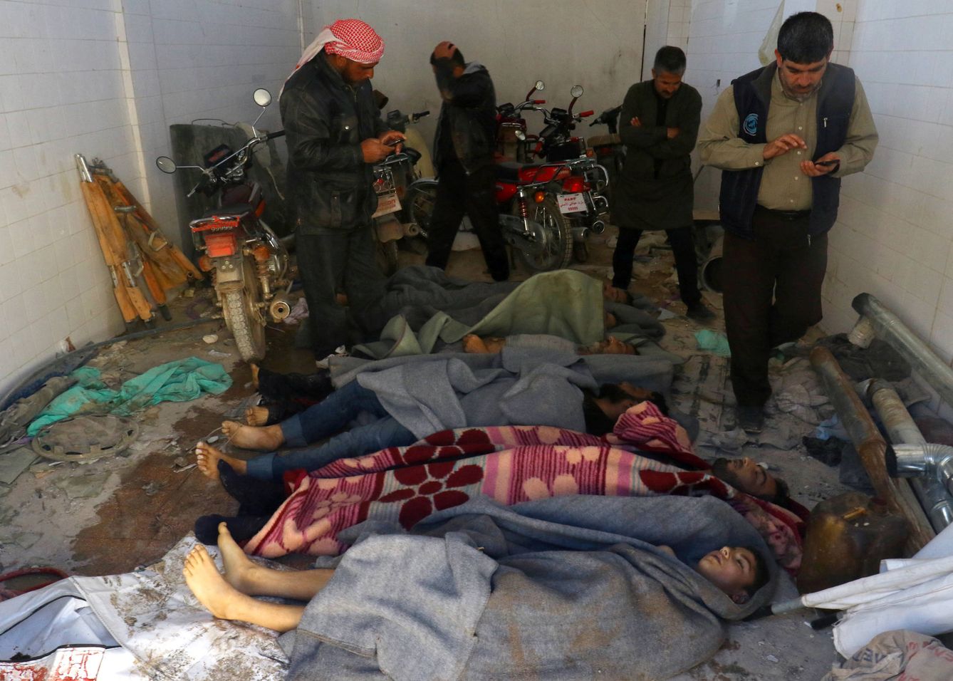 Víctimas del ataque con armas químicas al pueblo de Jan Sheijun, en la zona rebelde de Idlib, Siria. (Reuters)