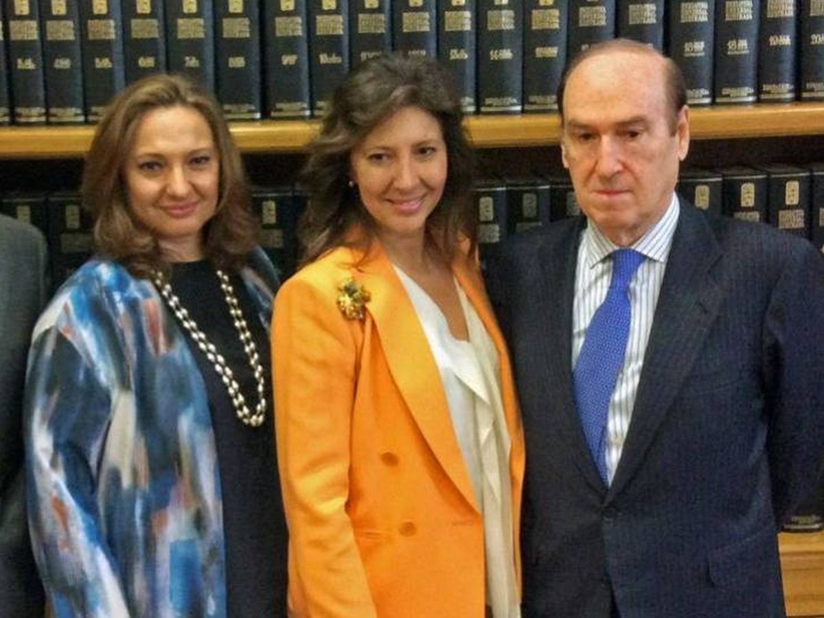 Foto: Marta Álvarez, presidenta de El Corte Inglés, su hermana, Cristina Álvarez, y Florencio Lasaga. (Fundación Ramón Areces)