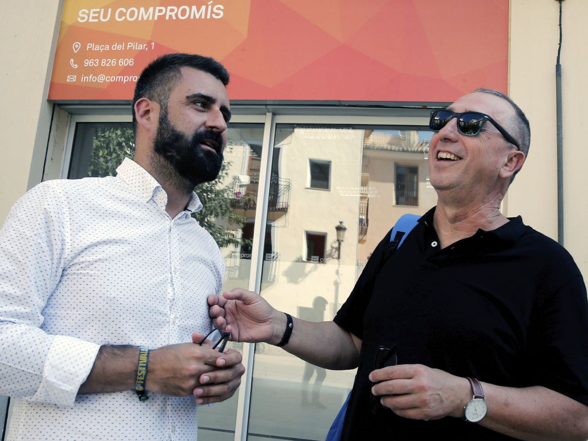Foto: El concejal Pere Fuset y el diputado de Compromís, Joan Baldoví. (EFE)