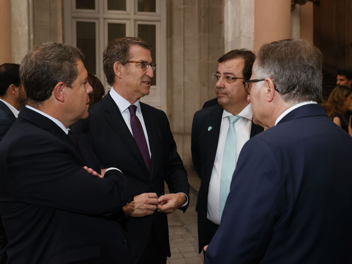 Foto: El líder del PP, Alberto Núñez Feijóo; junto al presidente de Extremadura, Guillermo Fernández Vara; o el de Castilla-La Mancha, Emiliano García Page (EFE/Ballesteros)