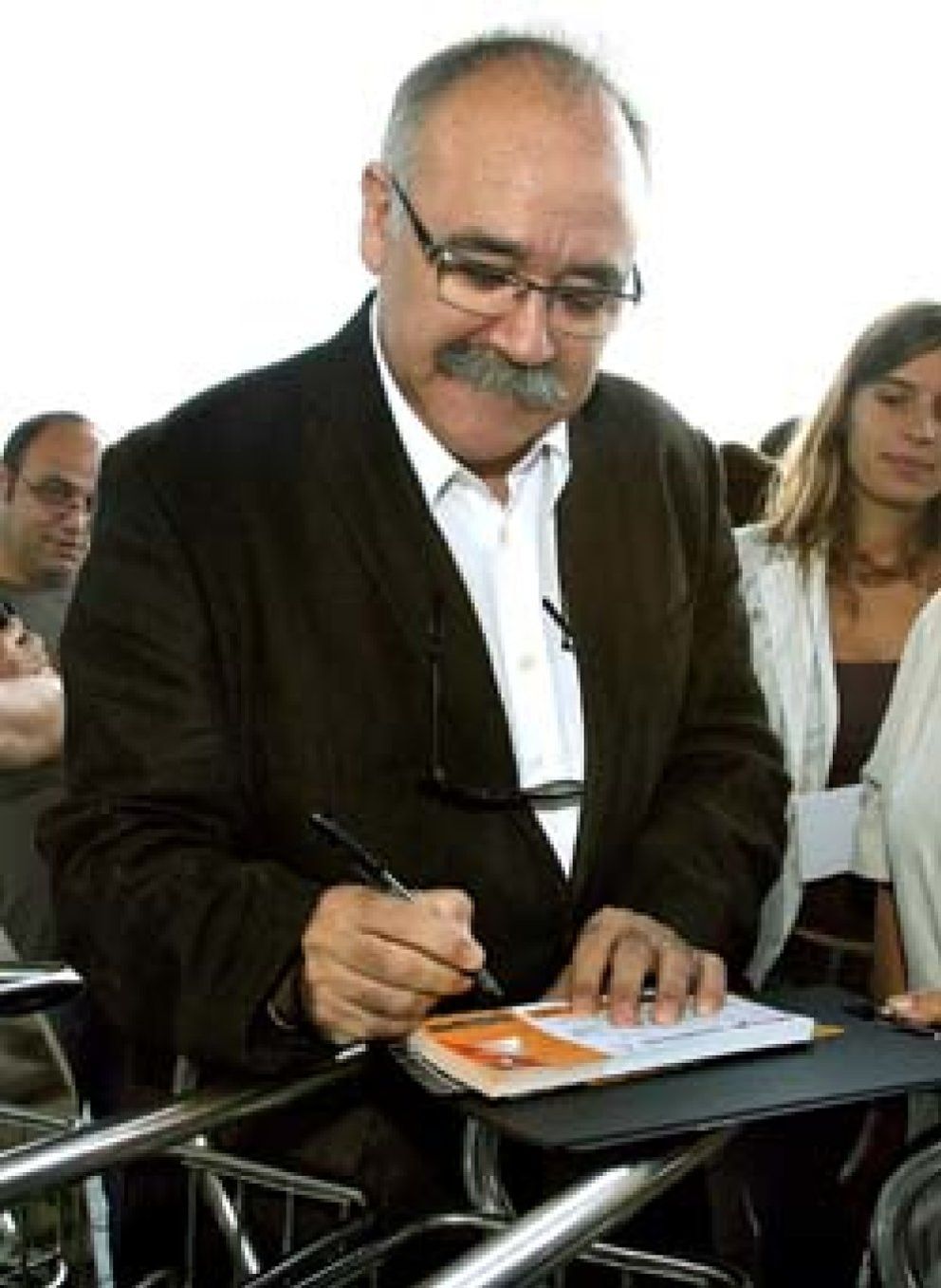 Foto: Carod ofrece a Otegi ayudarle a negociar con el PSOE: “A pesar del Estatut, aún me llevo bien con Zapatero”