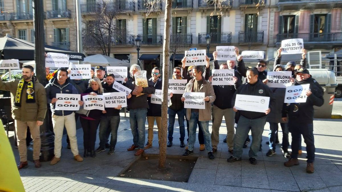 "Bye, Bye, Cabify". Escrache de los taxistas en Barcelona a los 'jefes' de las VTC