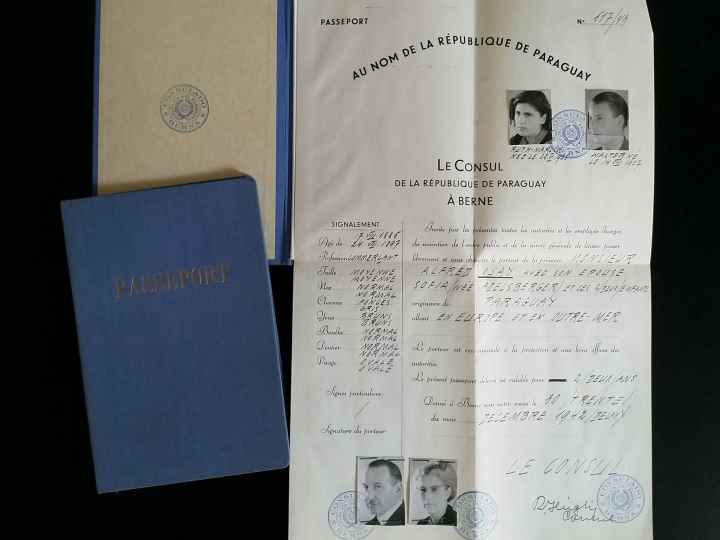 Pasaporte y documentos de la red clandestina. (Auschwitz.org)