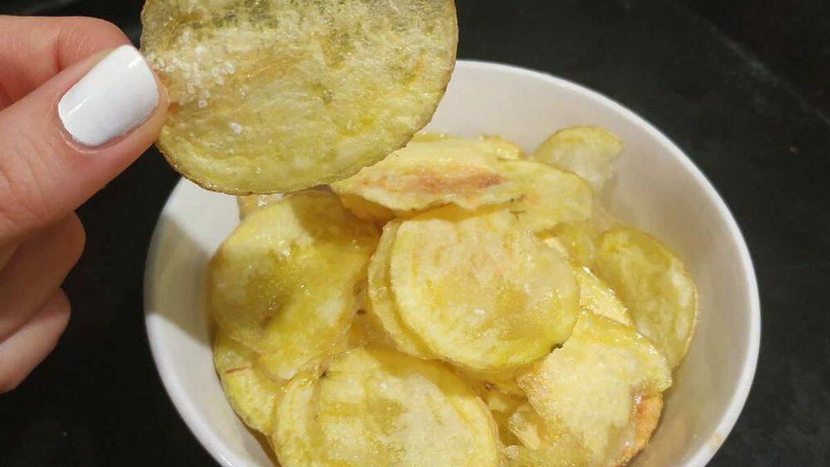 Esta es la sencilla forma de hacer patatas de bolsa caseras en solo 5 minutos y con el microondas: "Súper saludables"