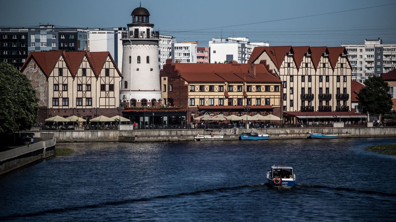 Foto: El río Pregolya a su paso por Kaliningrado, antigua Königsberg. (EFE/EPA/MARTIN DIVISEK)