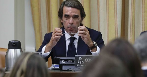 Foto: El expresidente del Gobierno José María Aznar, durante su comparecencia en el Congreso. (EFE)
