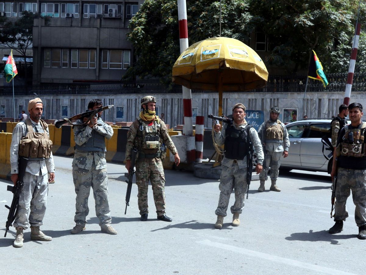 Foto: Agentes de seguridad en Kabul (Afganistán). (EFE)