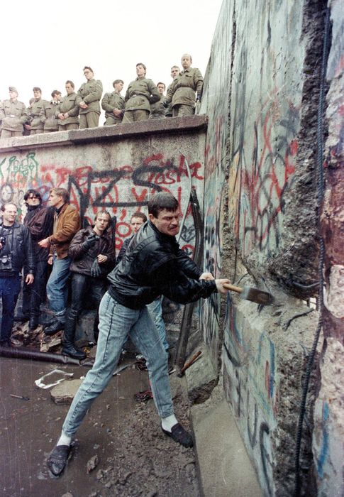 Foto: Caída del muro de Berlín, 11 de noviembre de 1989 (Reuters)