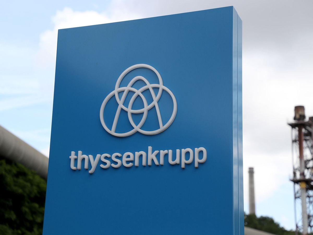 Foto: Logo de Thyssenkrupp en su planta de Alemania (EFE)