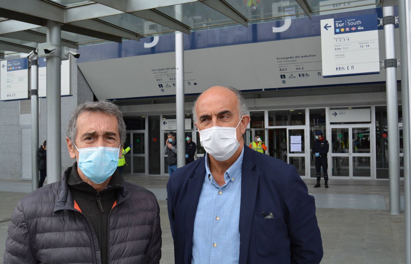 Javier Marco (i) y Antonio Zapatero (d), directores del hospital de campaña en IFEMA. (M. G. R.)