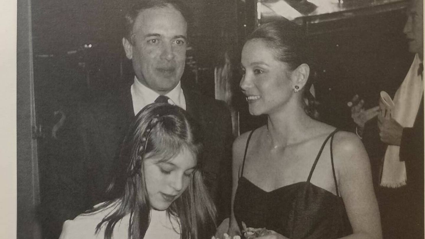 Chábeli con su madre y Carlos Falcó. (Libro 'Isabel Preysler, reina de corazones')