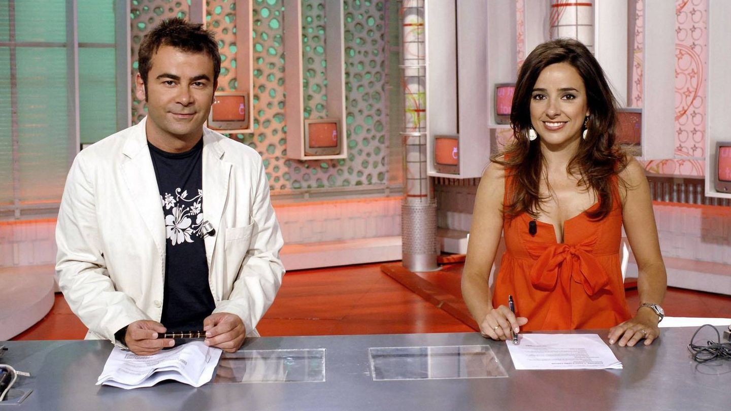 Jorge Javier Vázquez y Carmen Alcayde, presentando 'Aquí hay tomate'. (Mediaset)