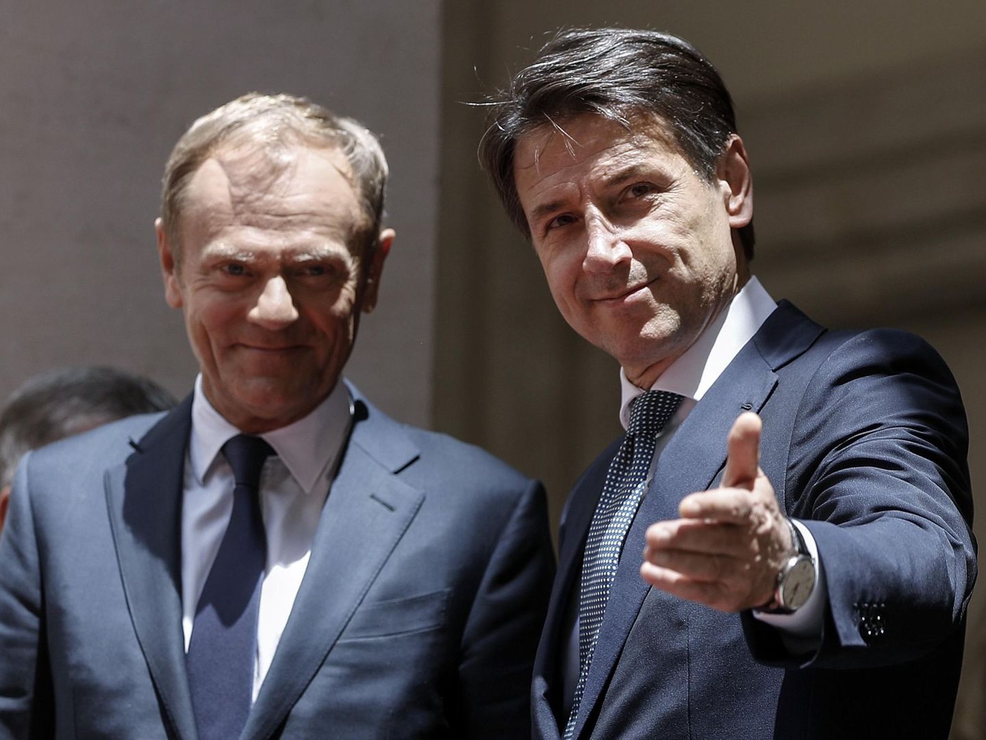 Donald Tusk con el nuevo primer ministro italiano, Giuseppe Conte (EFE)