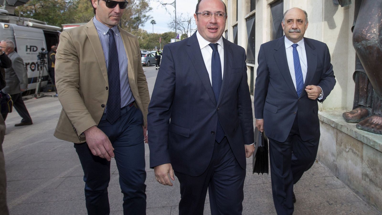 Foto: El presidente del Gobierno de Murcia, Pedro Antonio Sánchez, este lunes a su llegada al Tribunal Superior de Justicia de Murcia para declarar como investigado. (Efe)