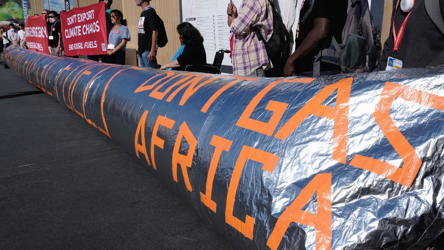 Protestas contra los combustibles fósiles en el último día oficial de la COP27. (Reuters/E. Madi)