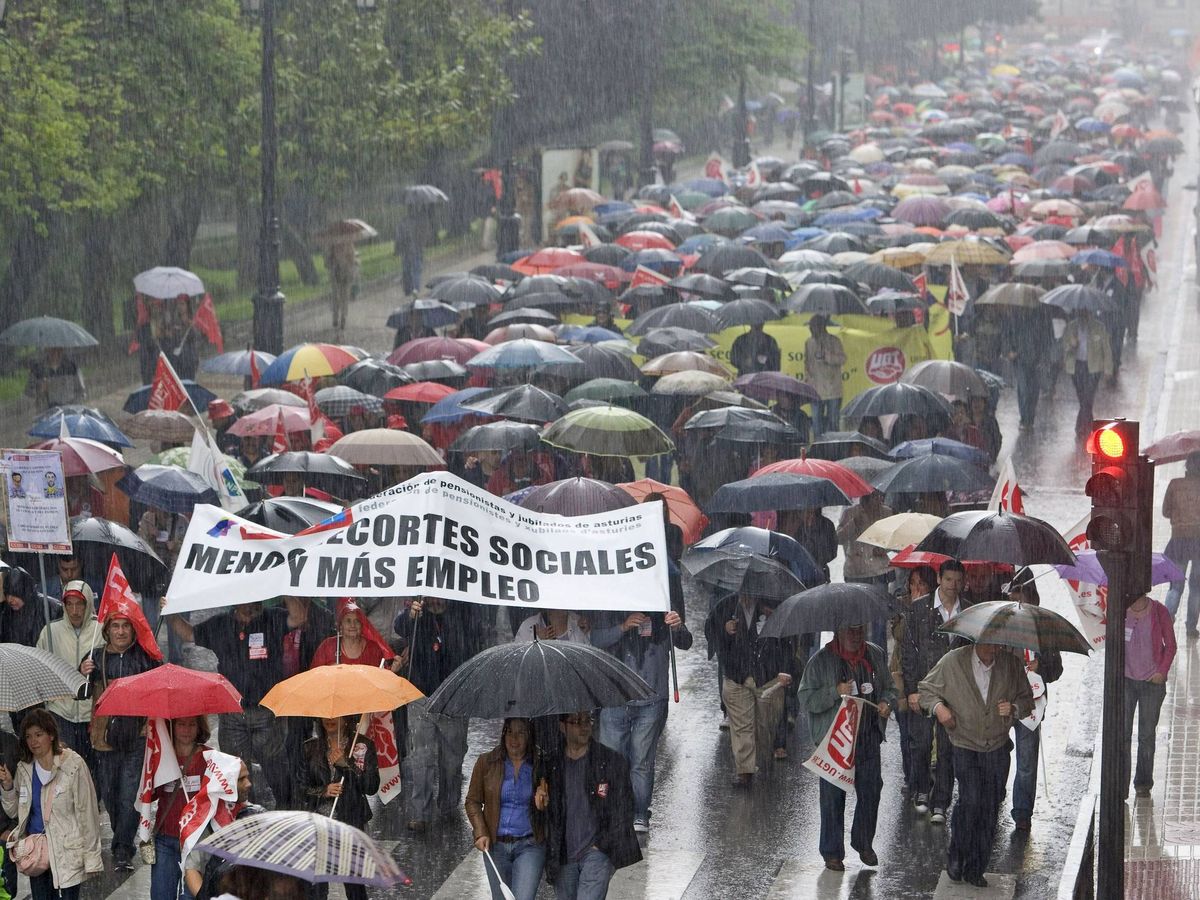 Foto: Manifestación por los servicios públicos en Oviedo. (EFE)