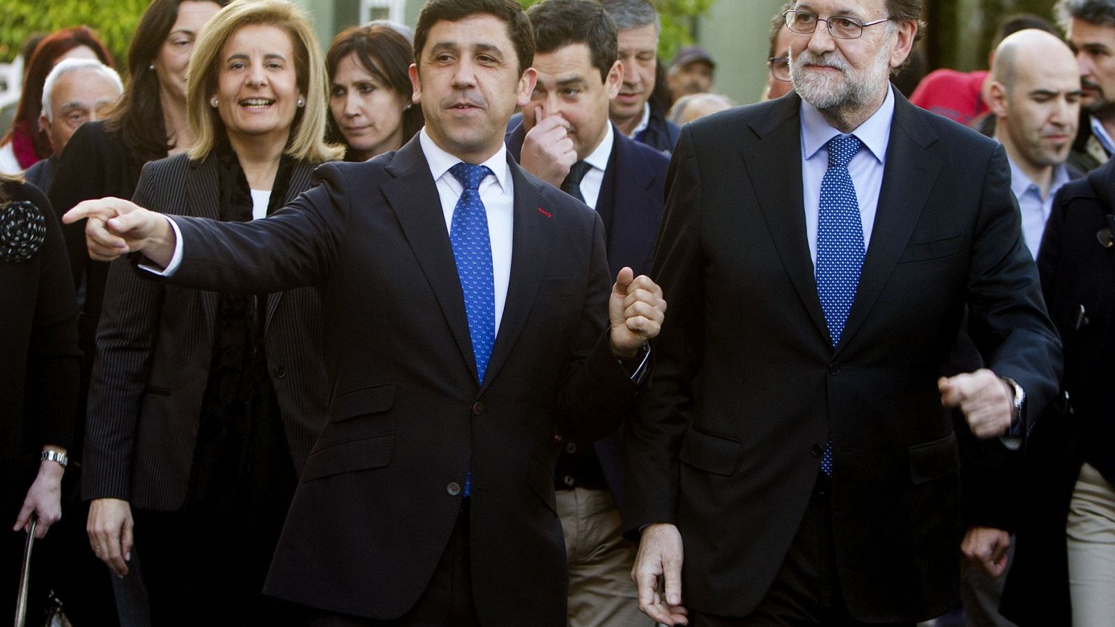 Foto: Fotografía de archivo del  vicepresidente del PP de Huelva, Alberto Fernández, y el expresidente del Gobierno Mariano Rajoy. (EFE)