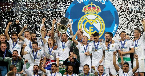 Foto: El capitán del Real Madrid, Sergio Ramos, levanta el trofeo de la Champions League en Kiev. (EFE)