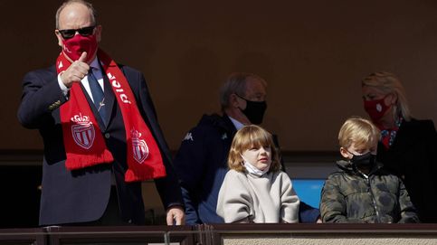 Alberto de Mónaco sigue en el papel de 'padre soltero': plan futbolero con Jacques y Gabriella