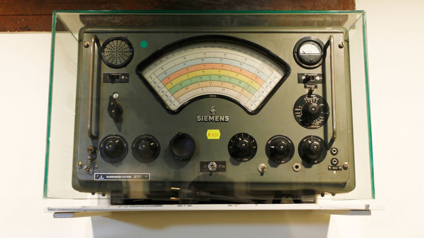 Modelo comercial alemán, llamado 'de arco iris' por los colores con los que identificaba las frecuencias (E.V.)