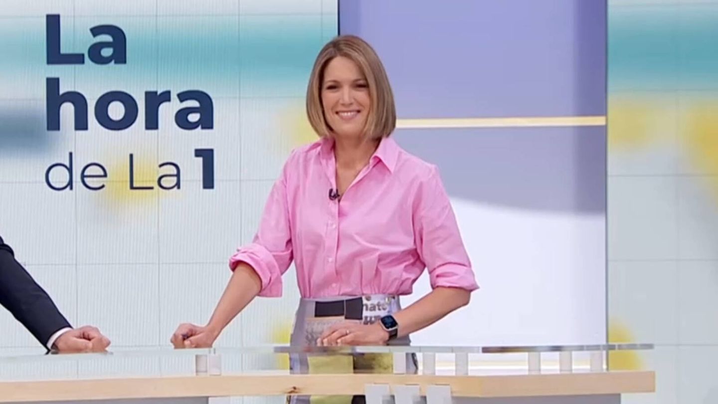 Silvia Intxaurrondo, con un look de tendencia en su debut en 'La hora de La 1'. (Televisión Española)