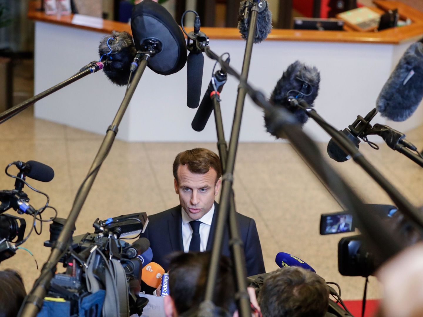 El presidente francés, Emmanuel Macron, comparece tras la cumbre de la UE. (EFE)