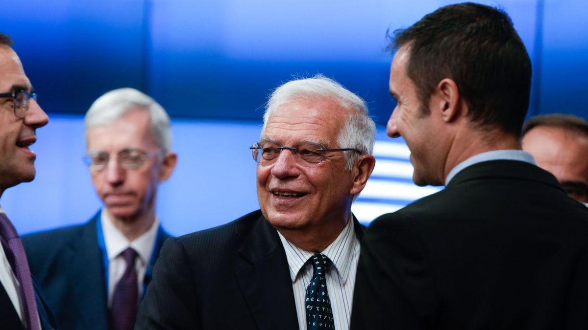 Borrell vendería sus acciones en Iberdrola y BBVA para liderar la diplomacia de la UE