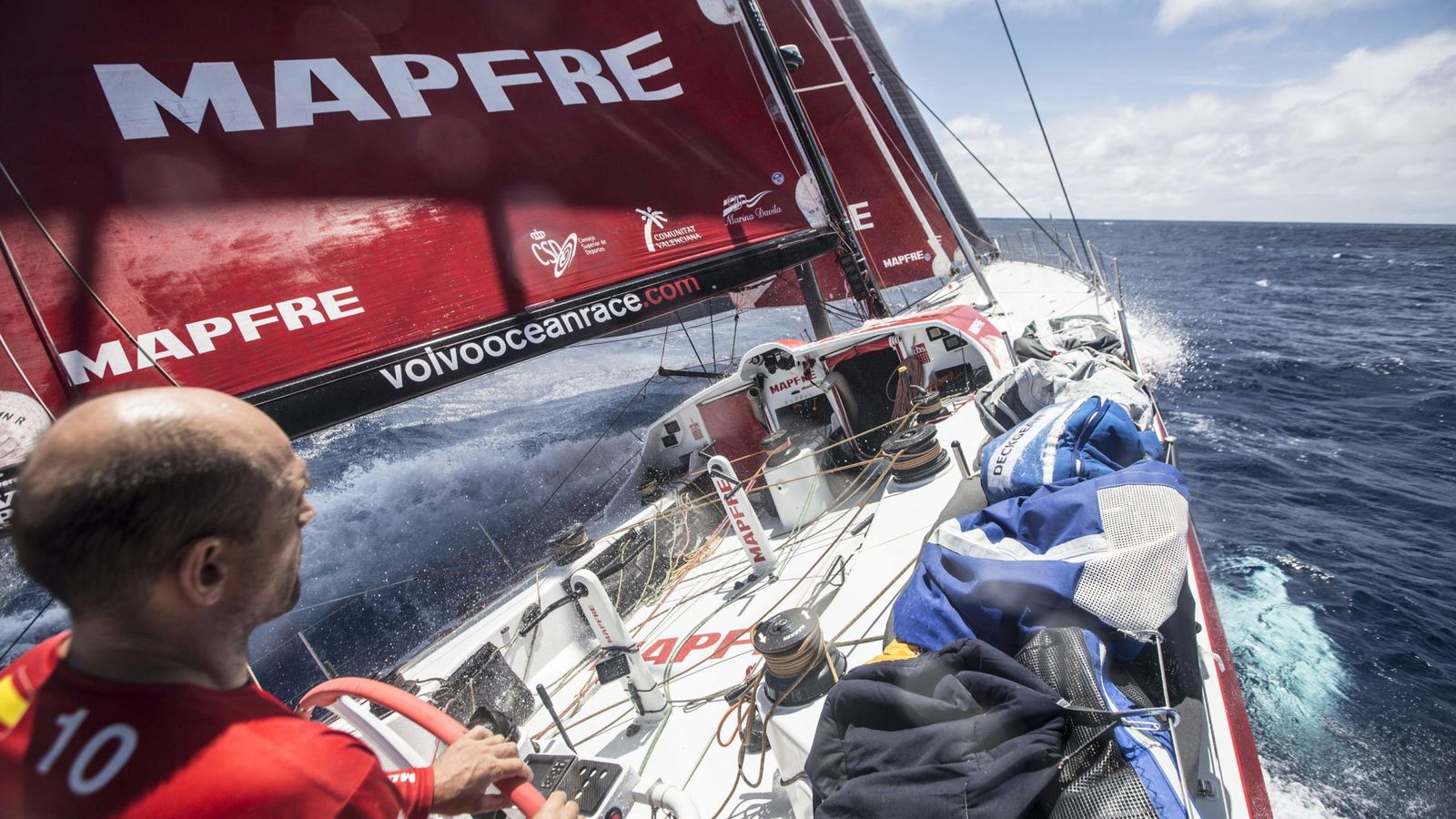 Foto: La embarcación de Mapfre en una etapa de la Volvo Ocean Race (Efe).