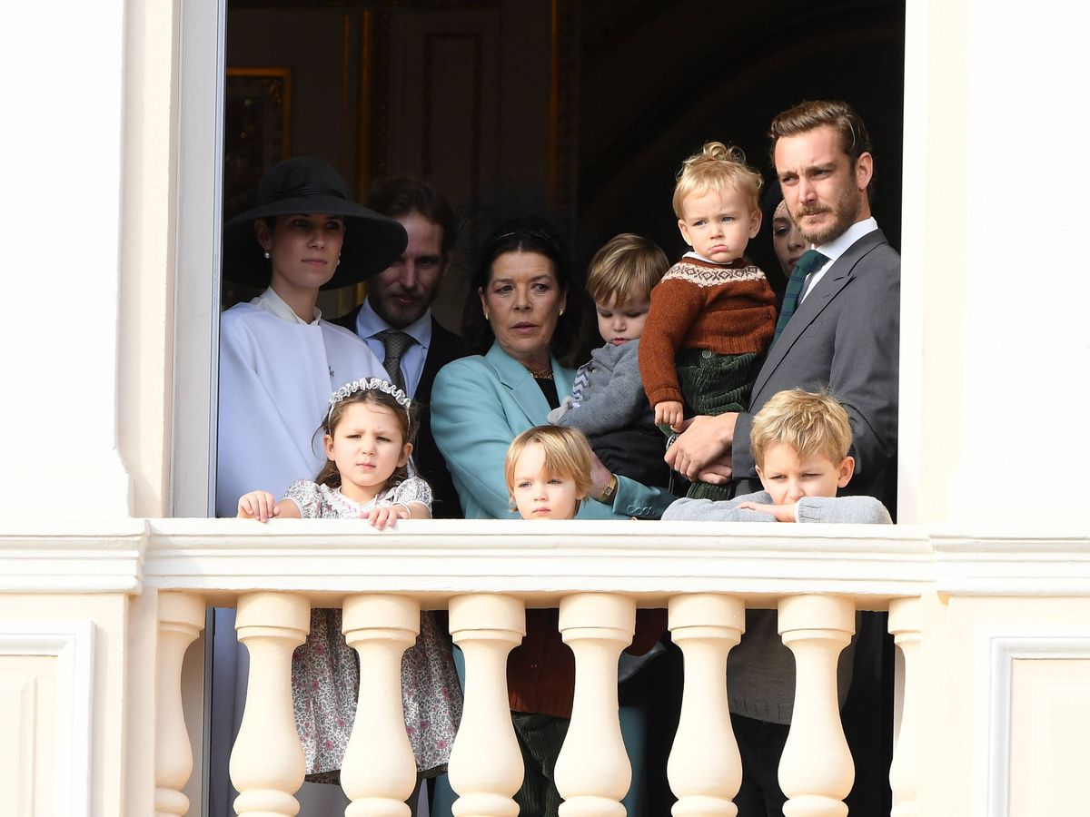 Foto: La princesa Carolina, con cinco de sus siete nietos. (Getty)