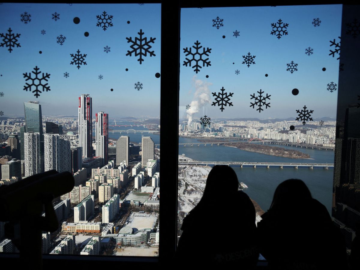 Foto: Vista de Seúl desde una ventana. (Reuters/Kum Hong-Ji)