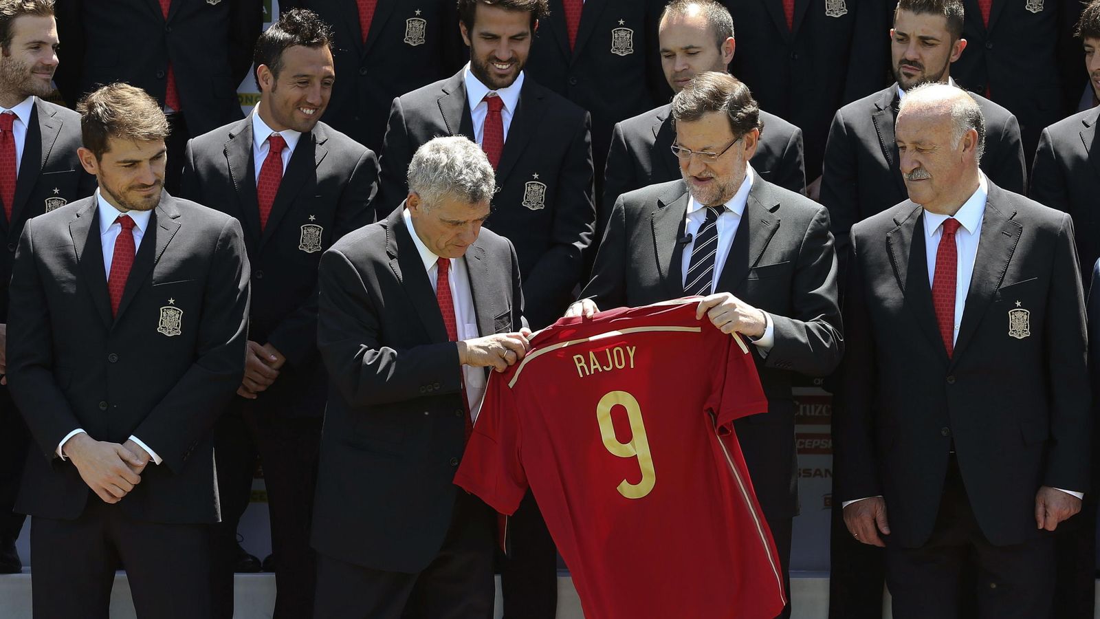 Foto: Casillas, Villar, Rajoy y Del Bosque, antes del Mundial de Brasil. (EFE)
