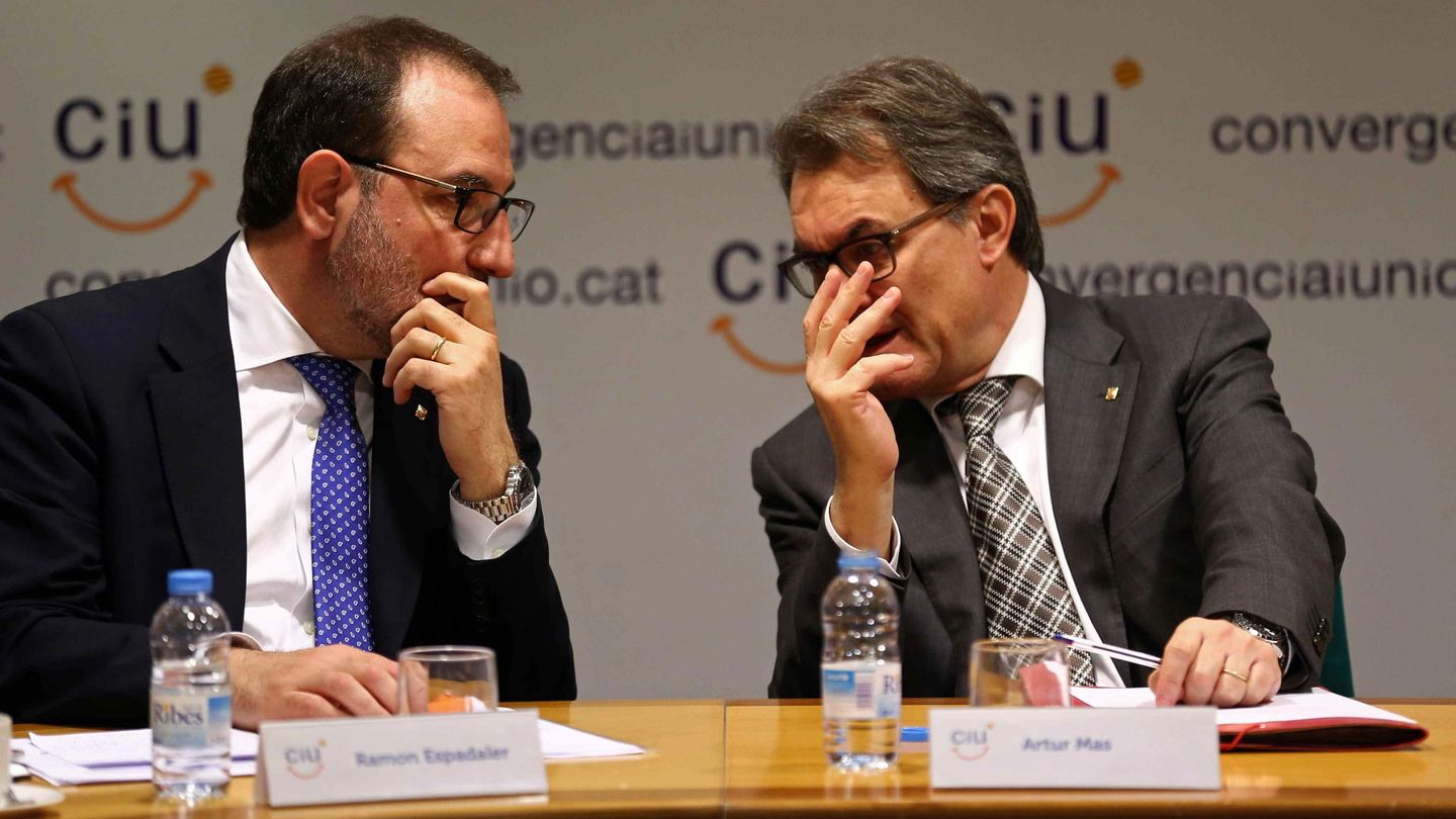 Ramon Espadaler y Artur Mas, durante la comisión ejecutiva de CiU en 2014. (EFE)