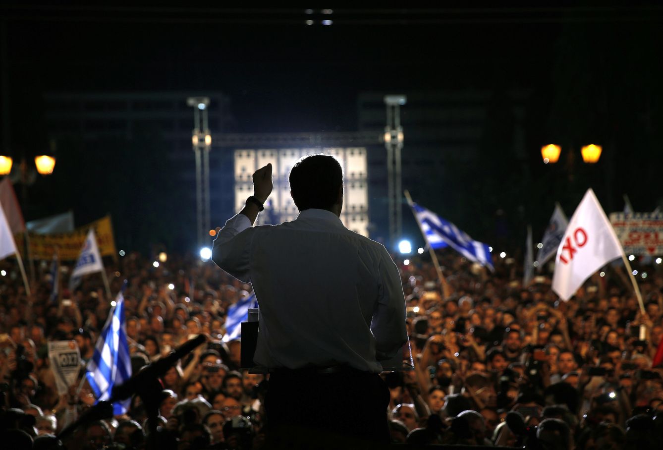 Foto: El ex primer ministro Alexis Tsipras durante un discurso tras una protesta contra las políticas de austeridad en Atenas, el 3 de julio de 2015 (Reuters).