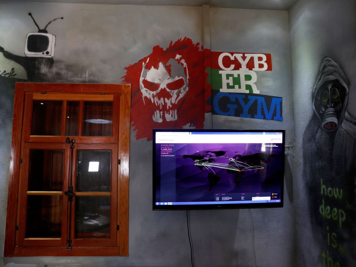 Foto: Cybergym, un centro de formación en ciberguerra de la Israel Electric Corporation. (Reuters/Ronen Zvulun)