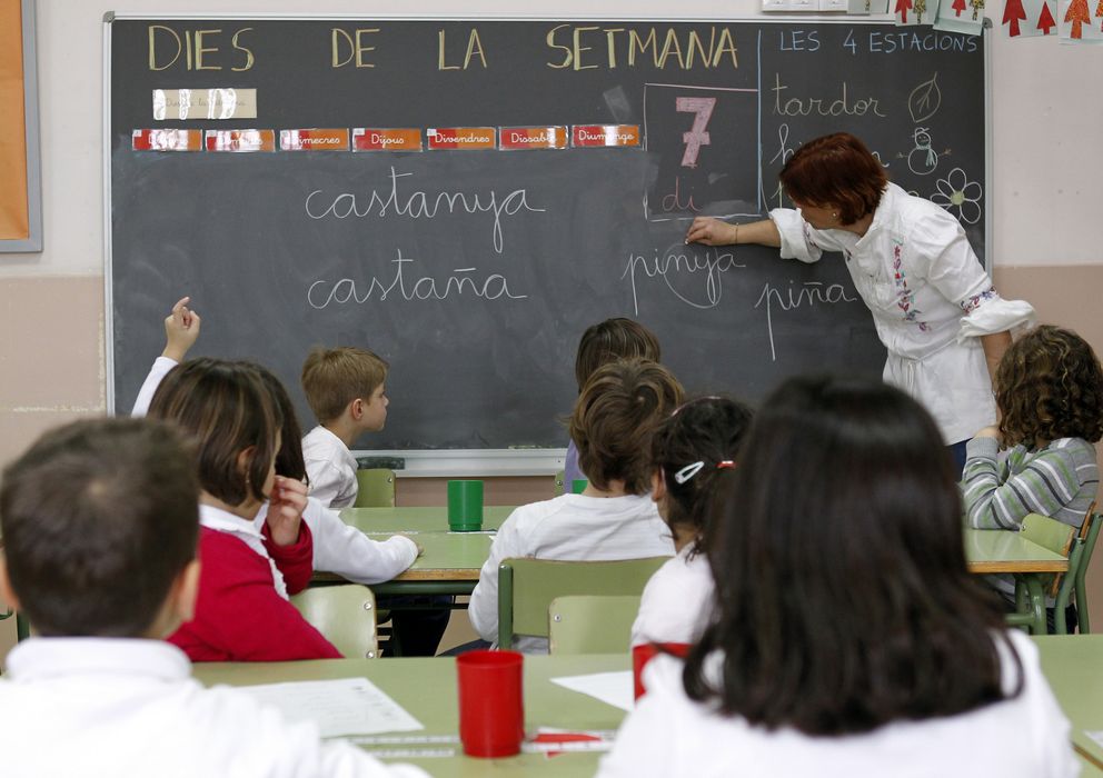 Foto: Una profesora en un Colegio Público de El Masnou, Barcelona. (Reuters)