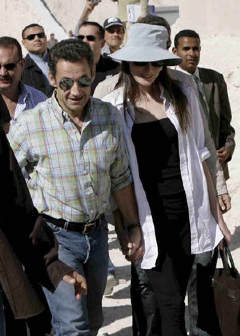 Foto: Sarkozy y Bruni muestran su amor a los faraones