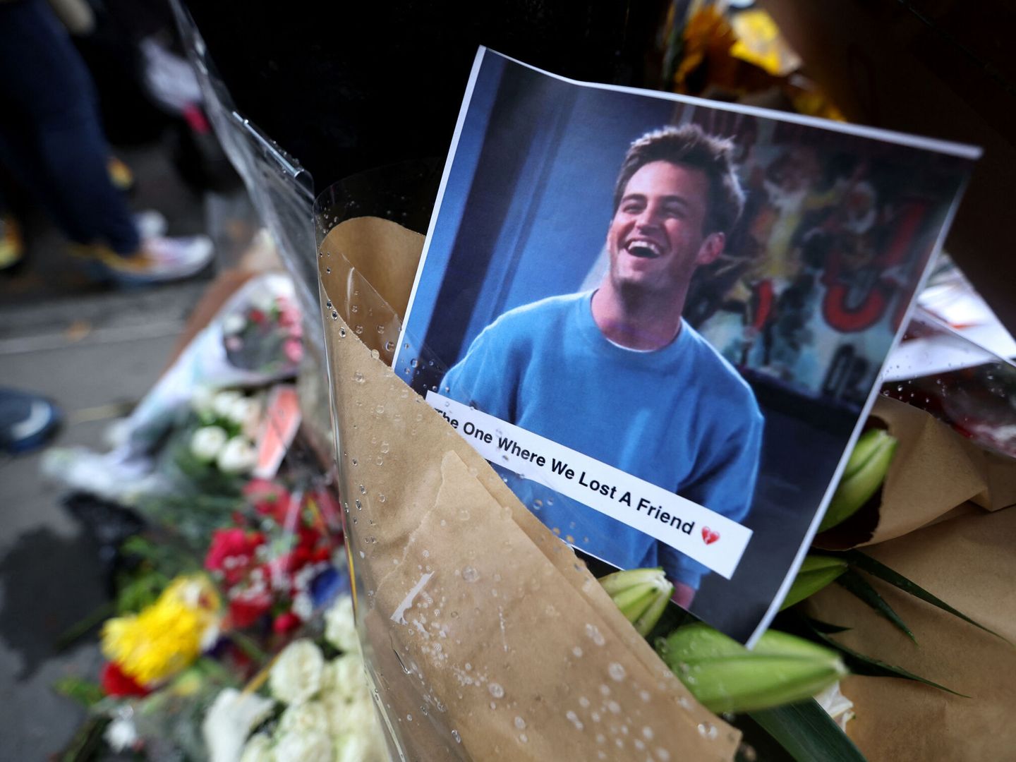 Flores en homenaje al actor en EEUU. (Reuters) 