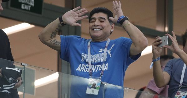 Foto: Maradona en una imagen del partido. (Gtres)