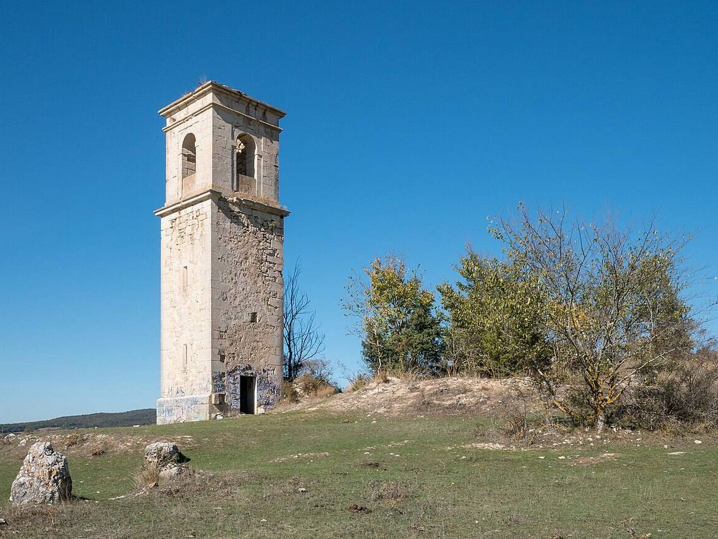 La Torre de San Miguel, en las ruinas de Ochate, en el municipio del Condado de Treviño, Burgos.