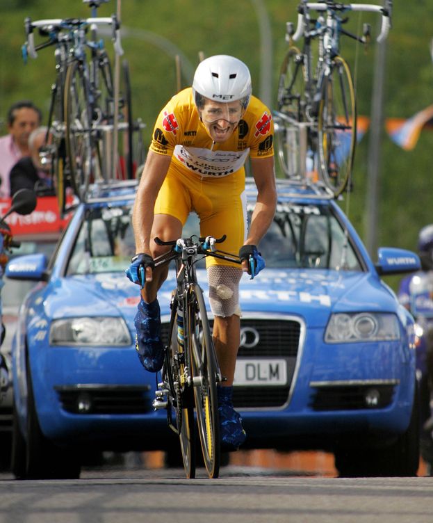 Foto: Roberto Heras en la Vuelta a España de 2005, tras la que fue sancionado. (Reuters)