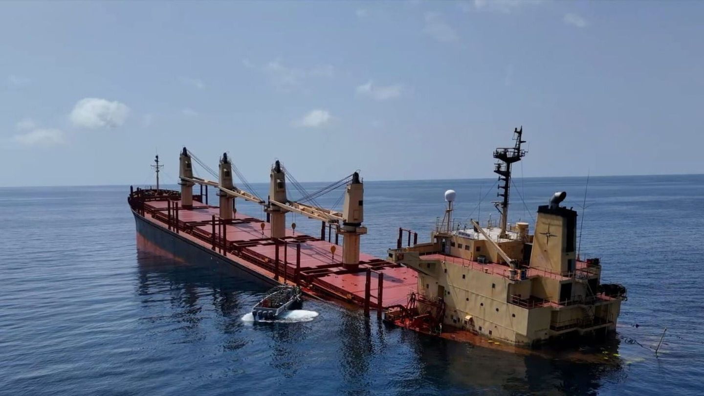 Imágenes del barco dañado, Rubymar (Yemeni Al-Joumhouriya)